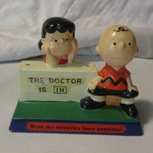 Vintage United Syndicate Lucy and Charlie Brown The Doctor is In Figure 1971